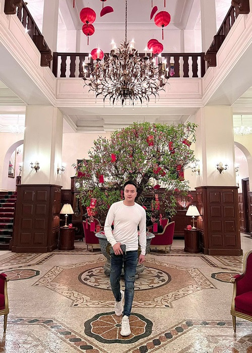 Nam ca sĩ chia sẻ trên trang cá nhân: “Thời đến cản không được. Đã chốt đơn xong dự án 2 - hơn 10.000m2. Đã đẹp trai lại còn may mắn nữa thì hỏi tại sao không có nhiều người yêu”. Thực tế, đây không phải là lần đầu tiên Cao Thái Sơn chia sẻ sự tự tin về ngoại hình hiện tại.