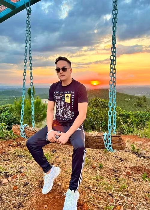 Hau lum xum tinh ai, Cao Thai Son tu nhan dep trai, may man