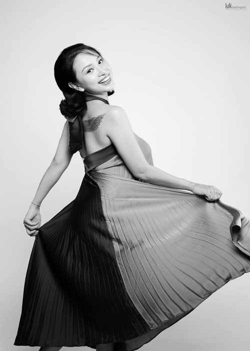 Nhiều người mừng cho hạnh phúc của Vân Hugo. Trước đó, cô trải qua 8 năm làm mẹ đơn thân.