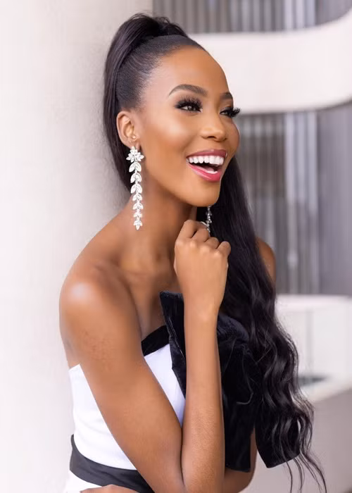 Mỹ nhân người Nam Phi là một người mẫu kiêm vũ công. Cô đã tốt nghiệp cử nhân luật. Ảnh: Instagram