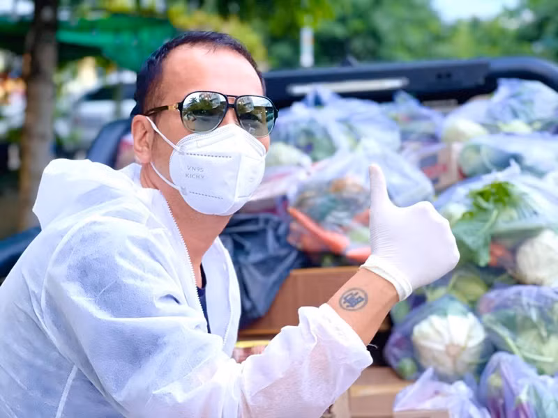 Hậu ly hôn, ông bầu Quang Huy sống kín tiếng hơn. Anh gần như không xuất hiện tại các sự kiện giải trí cũng như ít cập nhật cuộc sống đời thường trên mạng xã hội.