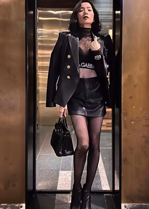 Vóc dáng của Lệ Quyên sau Tết được nhiều khán giả khen ngợi.