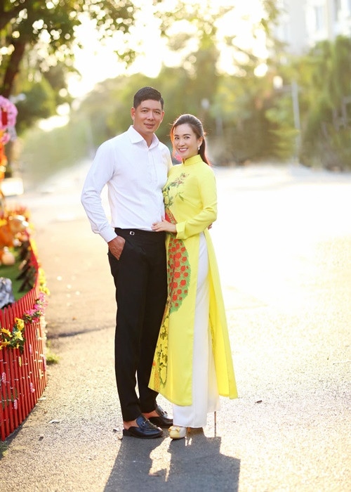 Bà xã của Bình Minh ngày càng trẻ đẹp.