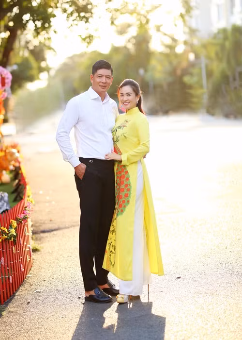 Bà xã của Bình Minh ngày càng trẻ đẹp.