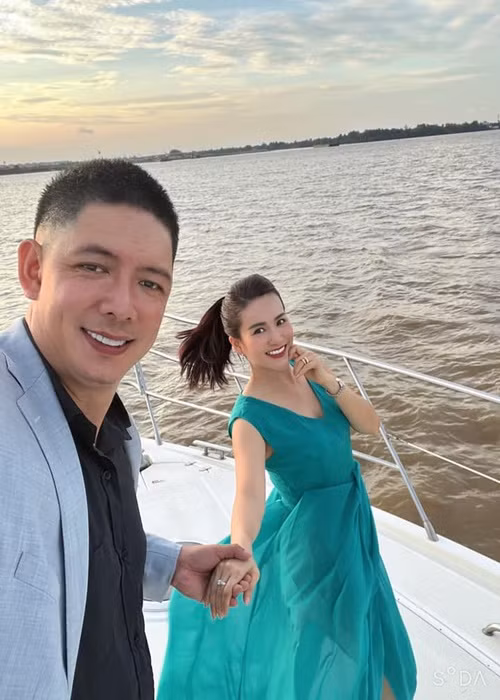 14 năm kết hôn, có hai con chung, tình cảm của Bình Minh - Anh Thơ vẫn mặn nồng.
