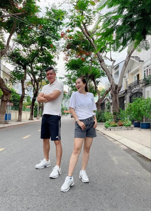 Khi rảnh rỗi, Anh Thơ và Bình Minh còn cùng đạp xe, chạy bộ.