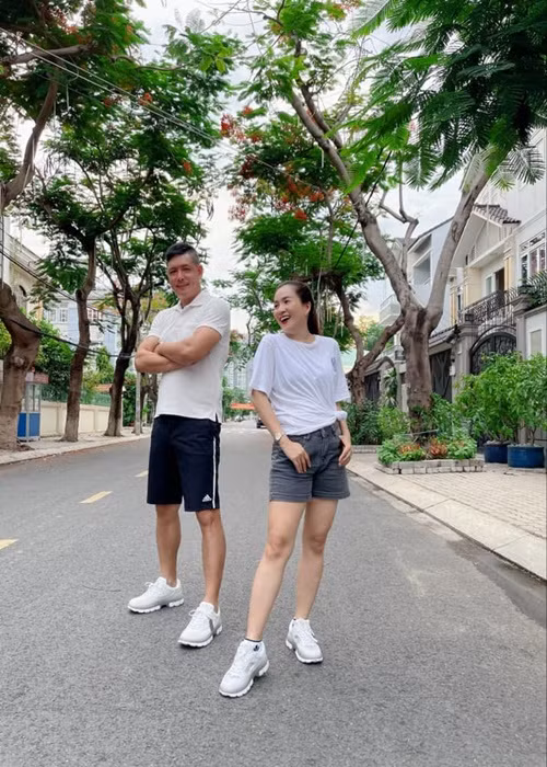 Khi rảnh rỗi, Anh Thơ và Bình Minh còn cùng đạp xe, chạy bộ.