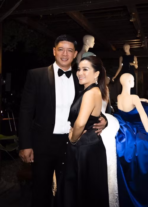 Nam diễn viên cho biết, khi mới quen nhau đến khi về chung một nhà, vợ chồng anh không thể nào hoàn toàn đồng điệu. Bình Minh hơi bốc đồng, thích ngọt ngào pha chút lãng mạn còn Anh Thơ mạnh mẽ, tự lập, và luôn thực tế.