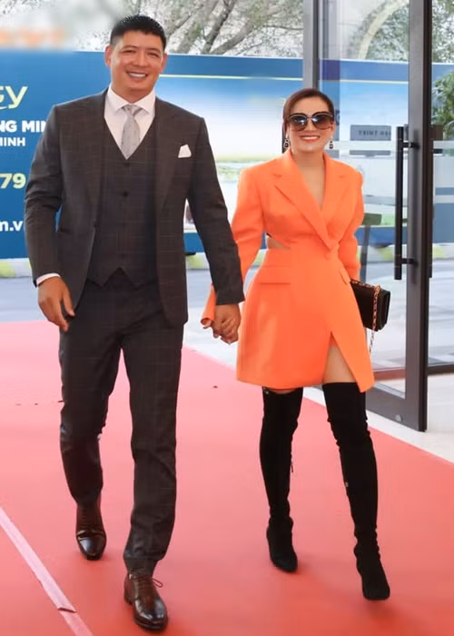 “Thế mà sau 14 năm bên nhau, biết điều chỉnh vì nhau, giờ đây hai trái tim đã cùng chung một nhịp đập, hòa hợp và gắn kết”, Bình Minh tâm sự.