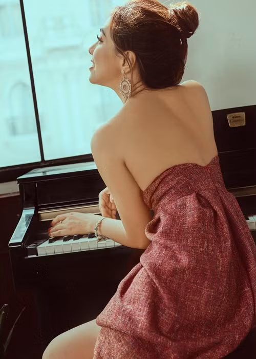 Trong một talkshow năm 2015, Lan Trinh kể lại mối tình 6 năm yêu không có tình dục. Nữ ca sĩ cho biết, cô và bạn trai yêu nhau rất hạnh phúc dù không có vấn đề tình dục. Sau này, hai người chia tay vì mỗi người có một hướng phát triển riêng.