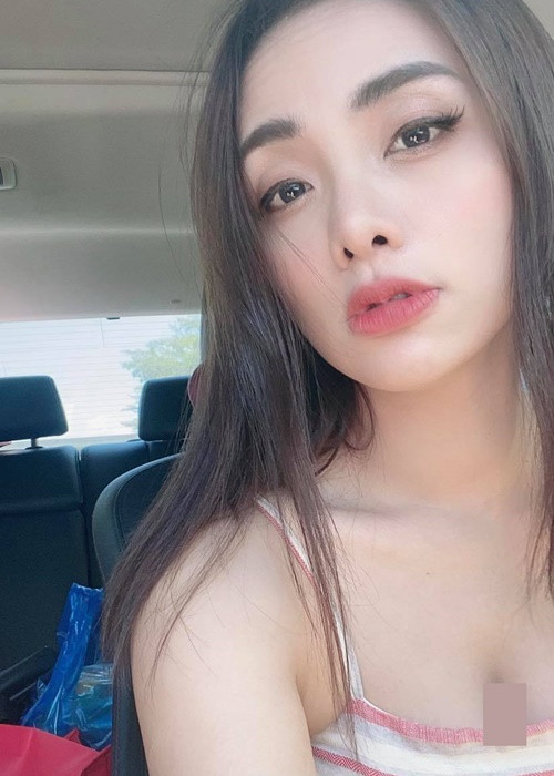 Nữ ca sĩ sinh năm 1987 có lợi thế ngoại hình khi tham gia các hoạt động nghệ thuật.