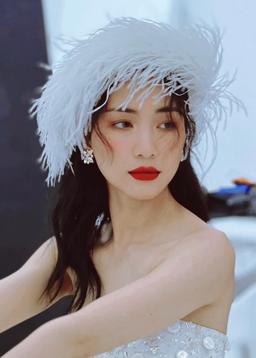 Theo nữ ca sĩ, cô và tình cũ có định hướng cuộc sống khác nhau nên dù cố gắng nhiều nhưng cuối cùng vẫn không có tiếng nói chung. Cả hai cho nhau lối đi riêng và sẽ cùng chăm sóc con trai.