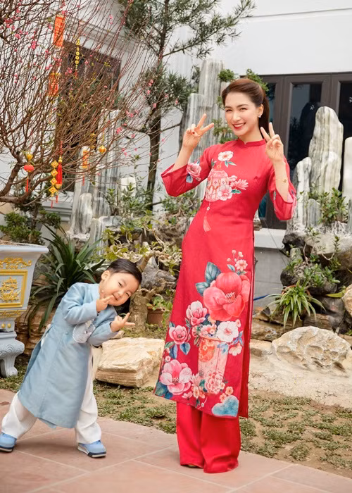 Hòa Minzy dự định sẽ sớm đưa con trai sang Australia thăm doanh nhân Minh Hải.