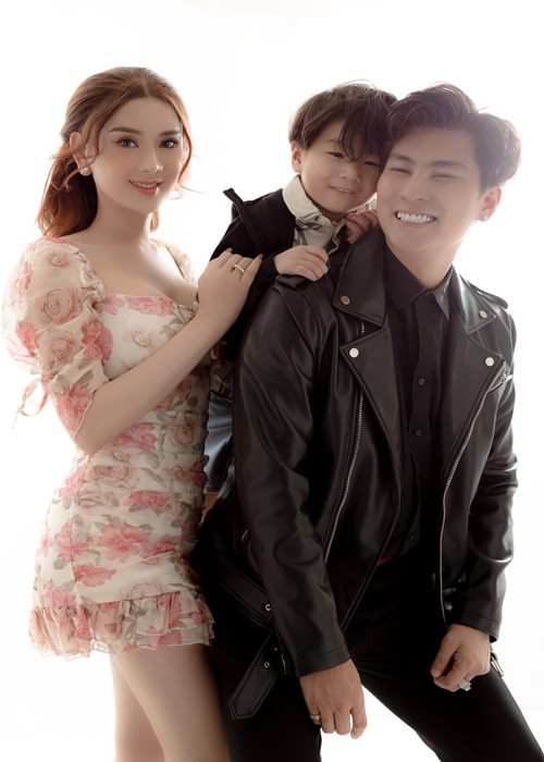 Lâm Khánh Chi mới đây thừa nhận cô còn thương chồng cũ nên muốn cho anh một cơ hội. Tuy nhiên, việc Phi Hùng công khai tình mới khiến cả hai khó tái hợp.