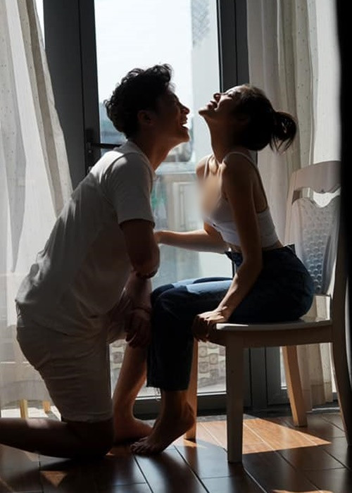 Chồng cũ của Lâm Khánh Chi còn viết: “Vào 1 buổi sáng bình thường, tại 1 nơi bình thường, bên cạnh 1 người bình thường, yêu 1 cách bình thường, sống 1 cuộc đời bình thường”.