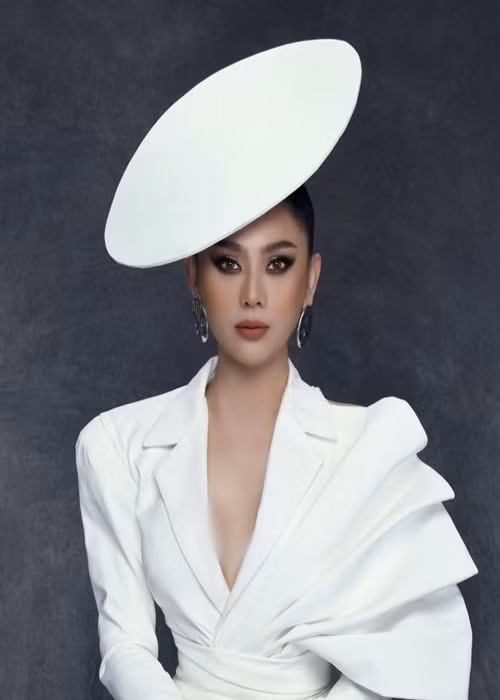 Lâm Khánh Chi khẳng định từ khi chia tay Phi Hùng, cô chưa có người mới vì vẫn còn thương anh và muốn cho anh một cơ hội.