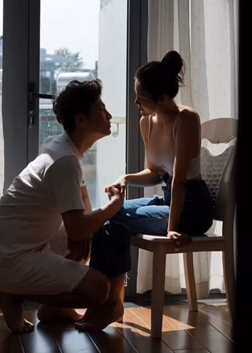 Về phần mình, Phi Hùng vừa khoe loạt ảnh bên tình mới.