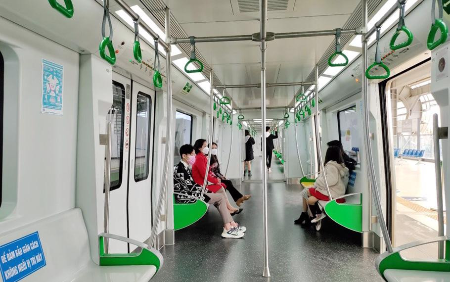 Ha Noi: Nguoi dan du Xuan bang tau dien Cat Linh - Ha Dong-Hinh-2