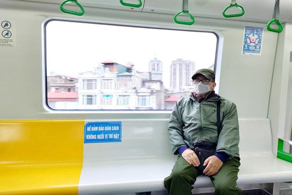 Ha Noi: Nguoi dan du Xuan bang tau dien Cat Linh - Ha Dong