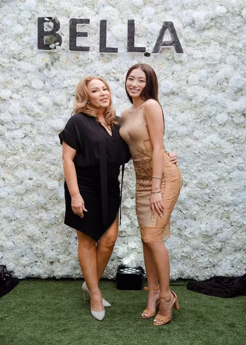 Voc dang me nguoi va gu thoi trang tao bao cua con gai ca si Thanh Ha