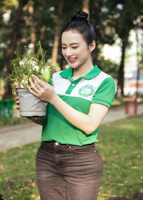 Mới đây, Cao Thái Sơn tấm tắc khen nhan sắc của Angela Phương Trinh. Hiện tại, từ tìm hiểu nhau, cả hai bất ngờ cho biết không "kết tóc se tơ" như tuyên bố trước đó.