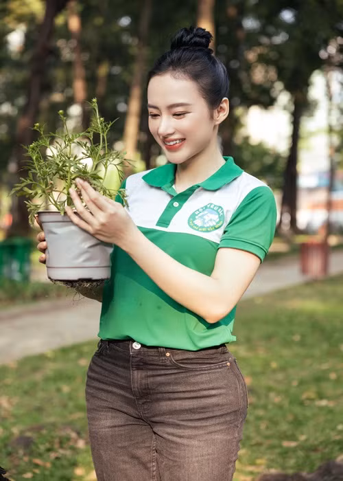 Mới đây, Cao Thái Sơn tấm tắc khen nhan sắc của Angela Phương Trinh. Hiện tại, từ tìm hiểu nhau, cả hai bất ngờ cho biết không "kết tóc se tơ" như tuyên bố trước đó.
