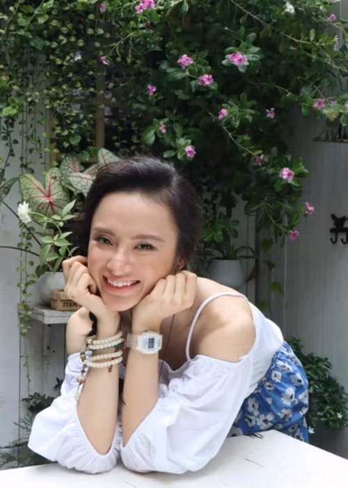 Một số cư dân mạng cho rằng chiếc mũi gồ ghề, biến dạng phá nét xinh đẹp trên gương mặt của Angela Phương Trinh. Ảnh: Sức khỏe và đời sống