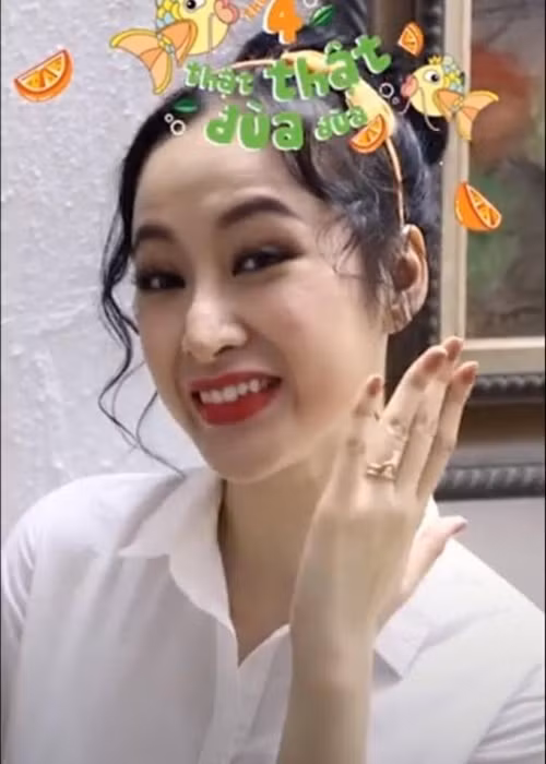 Không ít khán giả chê mũi của "bà mẹ nhí: "Chị đẹp thì đẹp mà mũi nhìn hơi bị biến dạng"; "Chả xem gì ngoài chiếc mũi. Nó kỳ kỳ dễ sợ". Ảnh: Gia đình Việt Nam