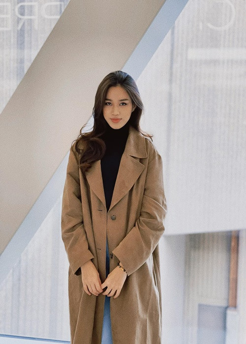 Đỗ Thị Hà nói thêm: "Mọi người hãy nhớ khi mắc COVID-19 thì nên uống nhiều nước. Mỗi buổi sáng mình sẽ vệ sinh mũi họng bằng nước muối sinh lý, sau đó sẽ dành khoảng 5 – 10 phút để tập hít thở. Việc này sẽ giúp phổi khỏe hơn rất nhiều".