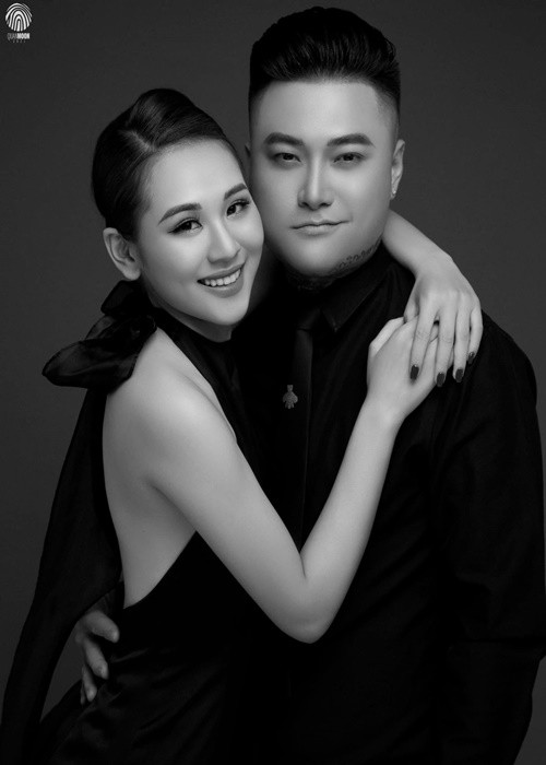 Nam ca sĩ dành nhiều thời gian chăm sóc Phương Anh.