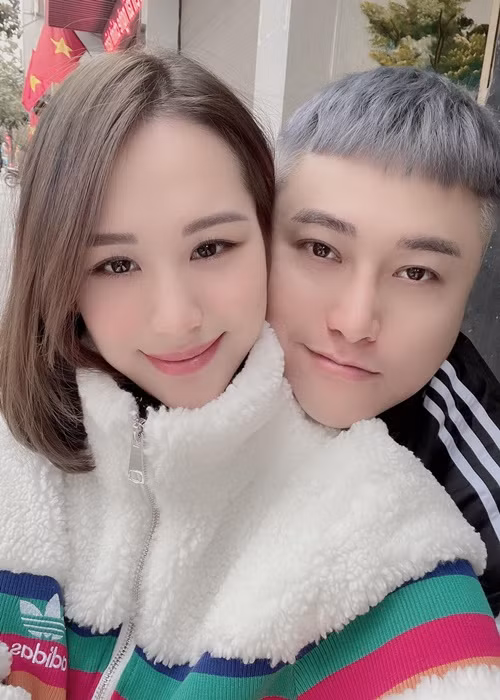 Kể từ khi gắn bó, nam ca sĩ thường xuyên dành lời ngôn tình cho nửa kia.