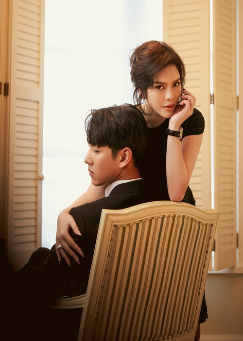 Nam diễn viên phim "Huệ duệ mặt trời" phiên bản Việt luôn thể hiện sự ga lăng, biết cách tôn vinh đàn chị bên cạnh.