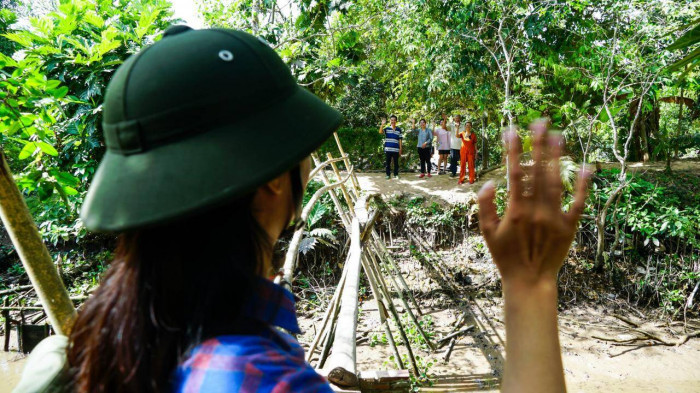 “Sau này khi xuất ngũ, em tin rằng bản thân sẽ trưởng thành lên rất nhiều. Mỗi người con sinh ra tại đất nước Việt Nam phải có trách nhiệm với nghĩa vụ của mình và điều đó sẽ đóng góp một phần nhỏ bé để bảo vệ Tổ quốc”, Hân nói.