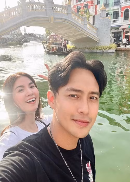 Diễn viên Thanh Duy chuyển khoản cho bà xã Kha Ly 100 triệu đồng để mừng Valentine.