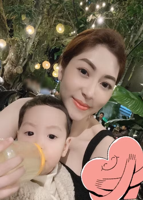 Từ khi ly hôn, Hoa hậu Thu Thảo được bố mẹ đẻ hỗ trợ chăm sóc các con.