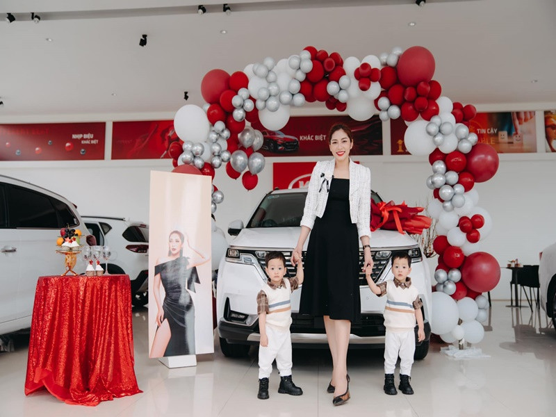 Thu Thảo hiện tại kinh doanh online, bất động sản, tham gia nghệ thuật.