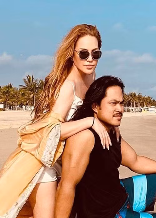 Roland không có bất kỳ động thái nào sau khi Thanh Hà lên tiếng xác nhận chuyện chia tay. Đáng chú ý, trên trang cá nhân, anh vẫn giữ hình ảnh bên Thanh Hà. Ảnh: FBNV