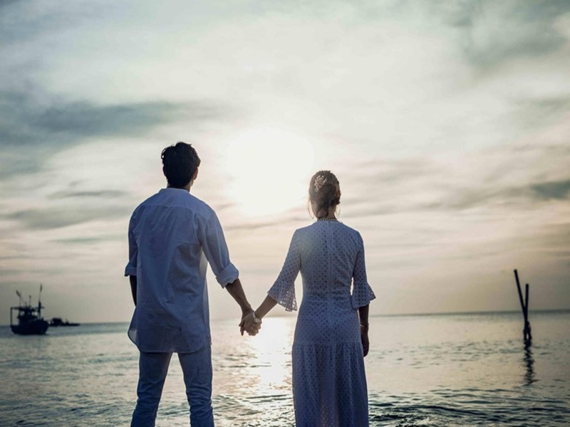 Cũng trong tháng 12/2021, Quý Bình đăng quá khứ và hiện tại kỷ niệm 1 năm về chung nhà với vợ đại gia.