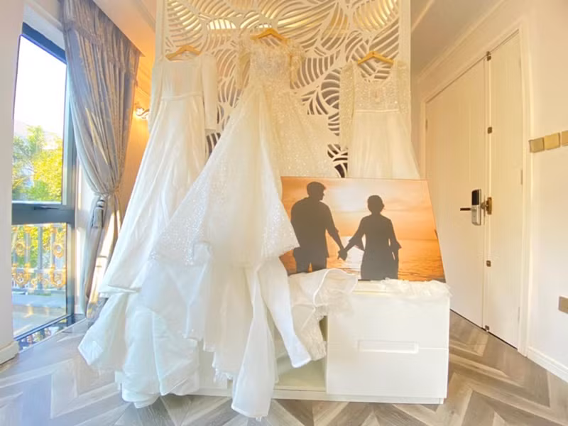 Doanh nhân Ngọc Tiền bật mí, 3 chiếc váy cưới do Quý Bình đặt may riêng.