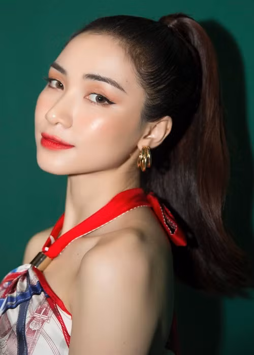 Không chỉ giỏi kiếm tiền, Hòa Minzy còn trẻ trung, xinh đẹp.