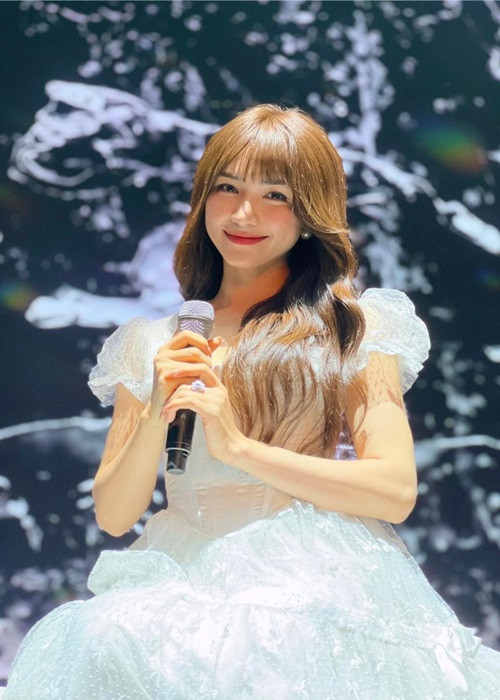 Trước khi chia tay Minh Hải, Hòa Minzy đã là một trong những ca sĩ kiếm tiền giỏi.