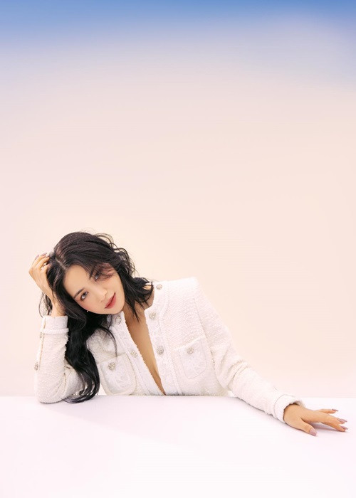 Hòa Minzy khẳng định, cô không đòi hỏi hay nhận bất cứ thứ gì từ tình cũ.