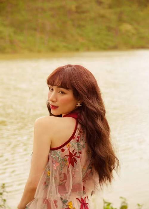 Cách đây 2 năm, cô xây cho bố mẹ căn biệt thự 5 tầng ở quê.