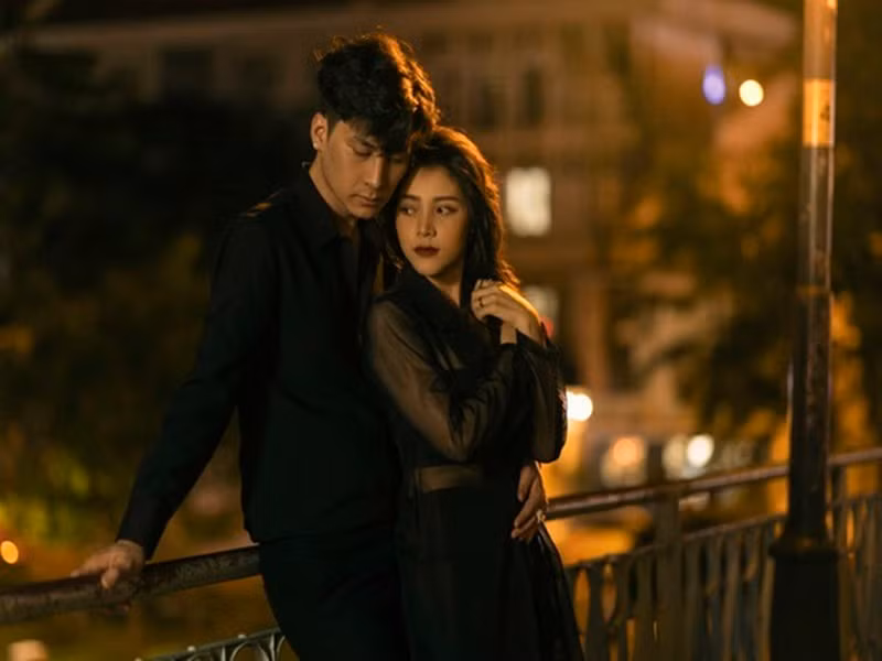 Loạt ảnh tình tứ giữa Phi Hùng và Trần Yến làm dấy nghi vấn cả hai hẹn hò. Ảnh: Yan