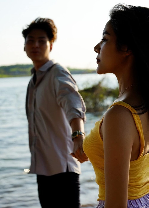 Chồng cũ của Lâm Khánh Chi liên tục đăng tải hình ảnh bên tình mới sau khi xác nhận chuyện hẹn hò.