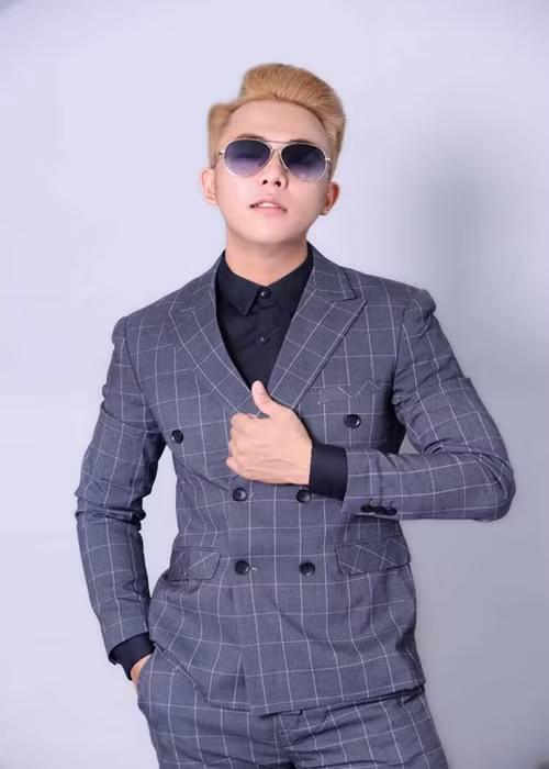 Sản phẩm nổi bật nhất của nam ca sĩ bị bắt giữ là phim ca nhạc “Tứ đại học đường” có 18 triệu lượt xem. Ảnh: Gia đình Việt Nam