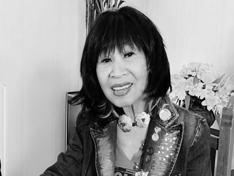 Ca sĩ Bích Chiêu cùng chồng đều qua đời vào ngày 27/1 tại Pháp. Theo Lao động, cảnh sát tìm thấy vợ chồng danh ca Bích Chiêu bất tỉnh, nguyên nhân ban đầu được cho là đột quỵ. Sau đó, hai vợ chồng cố danh ca được đưa đi cấp cứu và qua đời sau hơn một tuần. Ảnh: Lao động