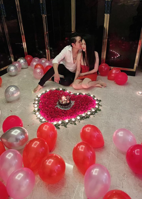 Chị gái Ngọc Trinh từng chia sẻ, hai vợ chồng chưa gặp trục trặc bao giờ, những vấn đề vụn vặt trong cuộc sống không làm ảnh hưởng đến tình cảm giữa hai người.