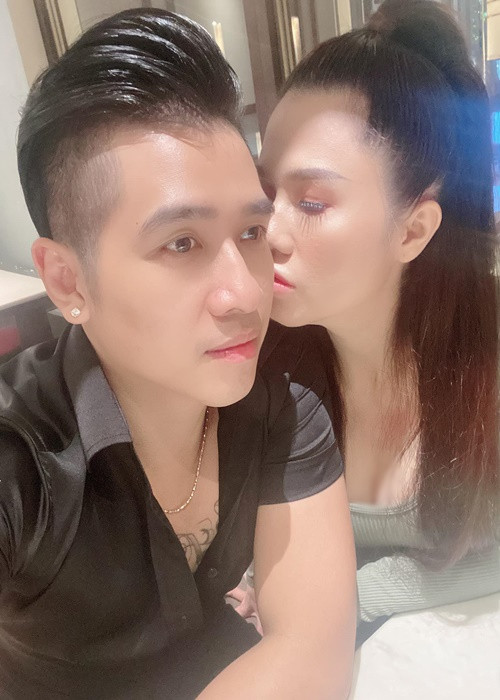 Trước khi hẹn hò, cả hai là bạn bè thân thiết trong 11 năm nên rất hiểu nhau.