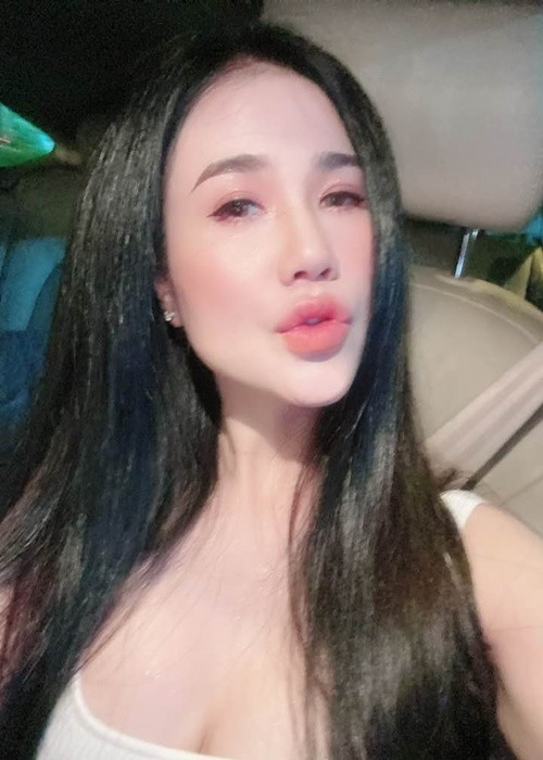 Sau khi tái hôn, Ngọc Bích ngày càng gợi cảm.